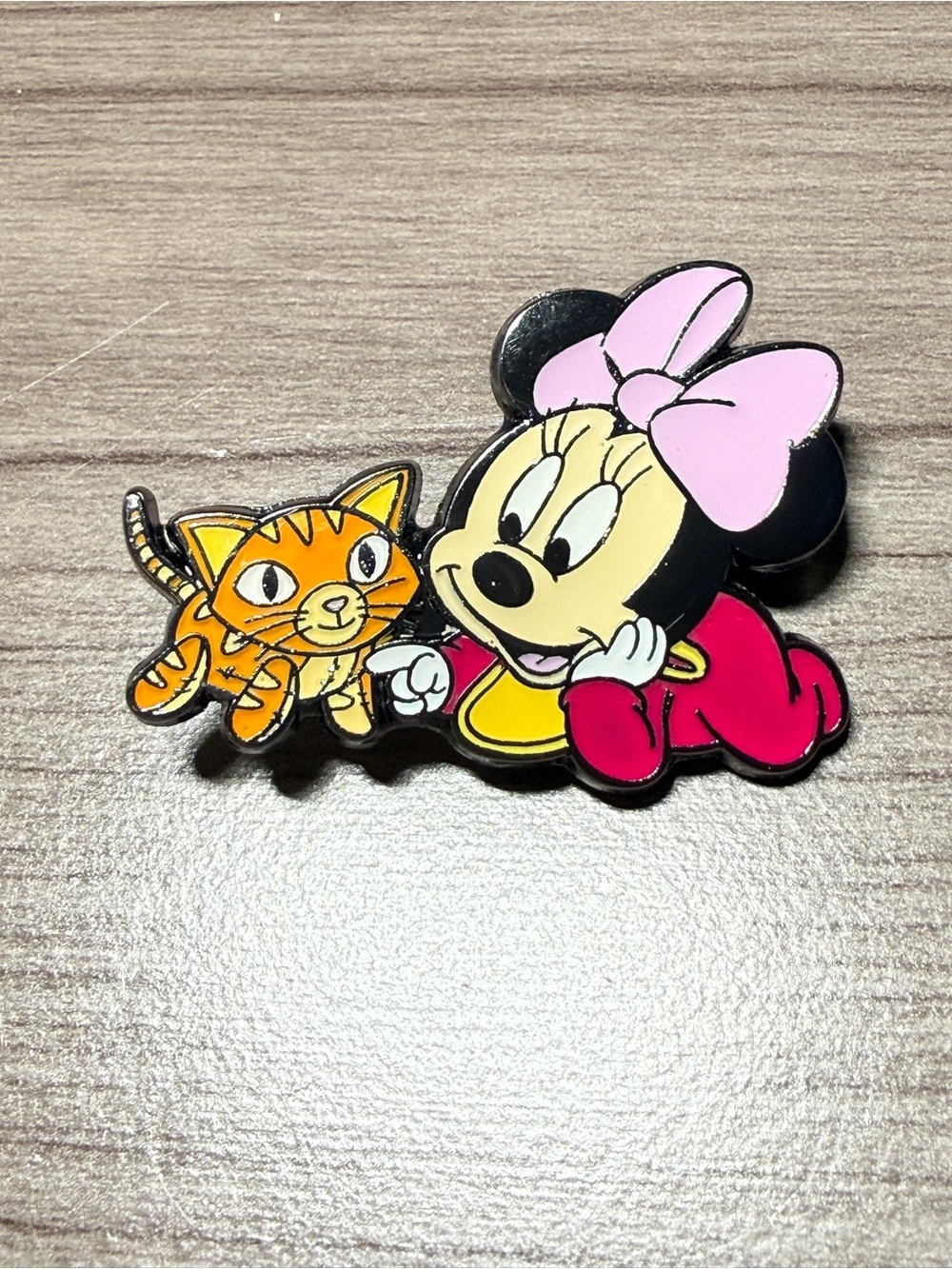 Disney Pins Minnie Mouse with Cat